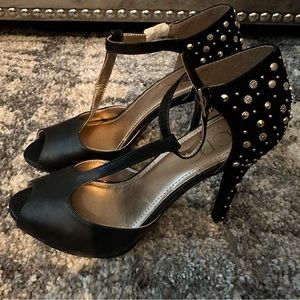 BCBG PARIS COLLECTION peep toe stud heel brand new